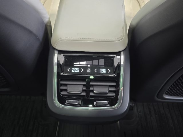 VOLVO XC60 usata, con Sensori di parcheggio posteriori