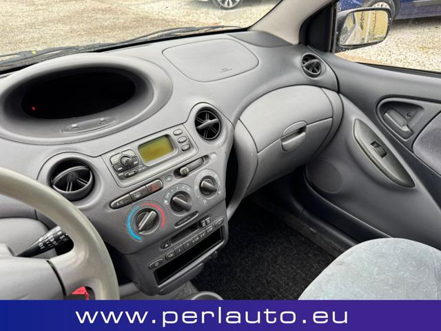 TOYOTA Yaris usata, con Sedile posteriore sdoppiato