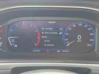 VOLKSWAGEN T-Roc usata, con Autoradio