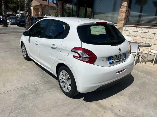 PEUGEOT 208 usata, con Autoradio