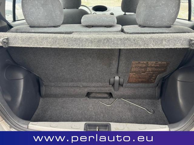 TOYOTA Yaris usata 13