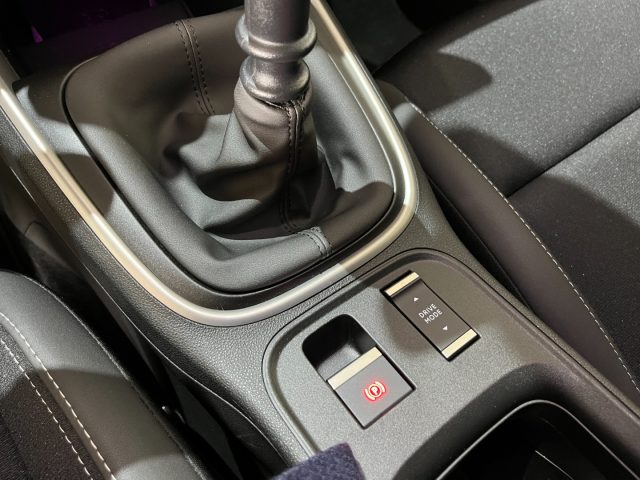 JEEP Avenger usata, con USB