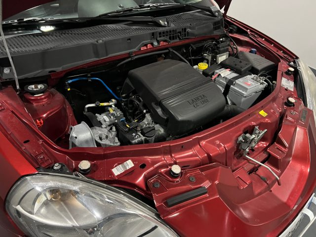 LANCIA Ypsilon usata, con Hill holder