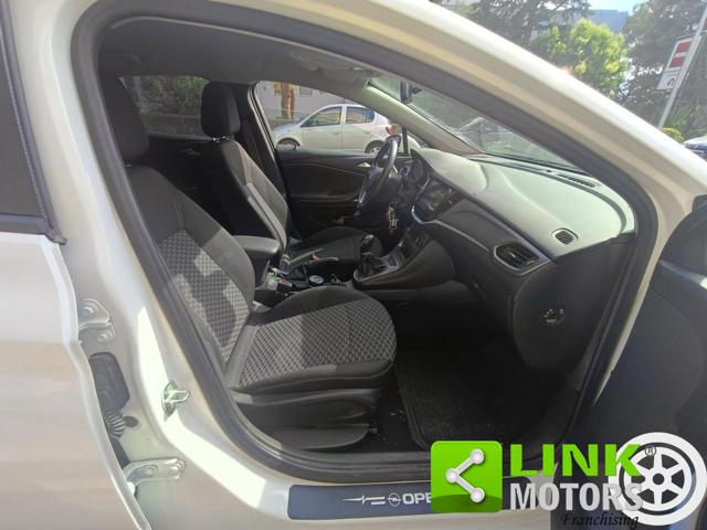 OPEL Astra usata, con USB