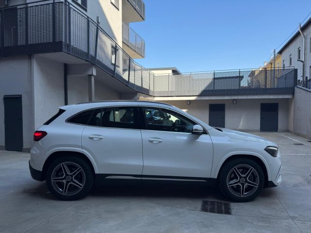 MERCEDES-BENZ GLA 180 usata, con Chiusura centralizzata