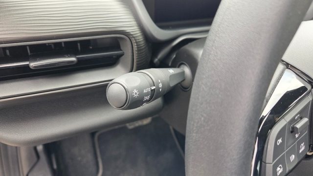 JEEP Avenger usata, con USB