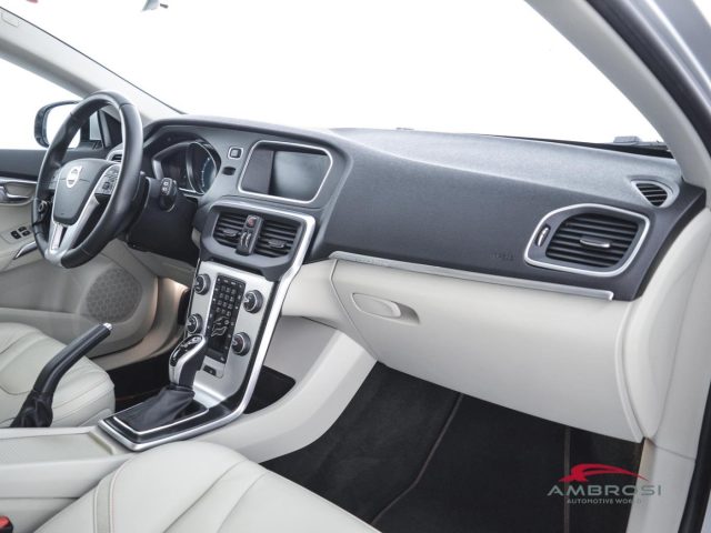 VOLVO V40 Cross Country usata 11