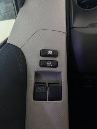 TOYOTA Yaris usata 18