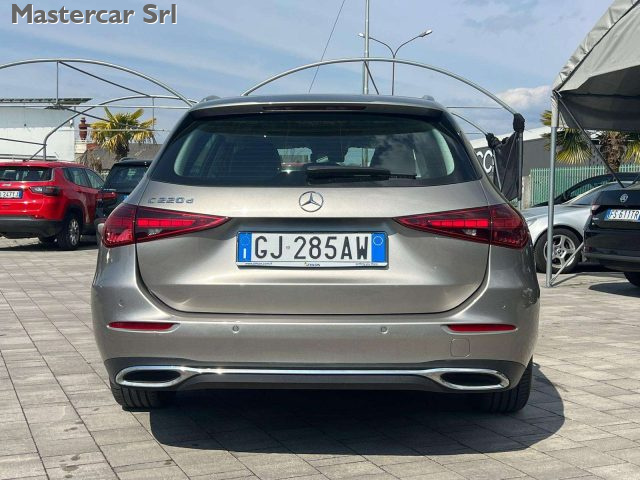 MERCEDES-BENZ C 220 usata, con Sedile posteriore sdoppiato