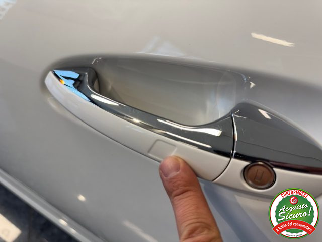 MERCEDES-BENZ SLC 200 usata, con Leve al volante