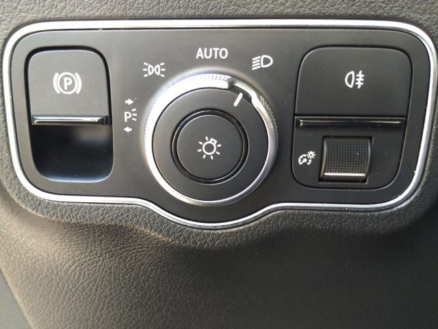 MERCEDES-BENZ GLA 250 usata, con Sensori di parcheggio anteriori