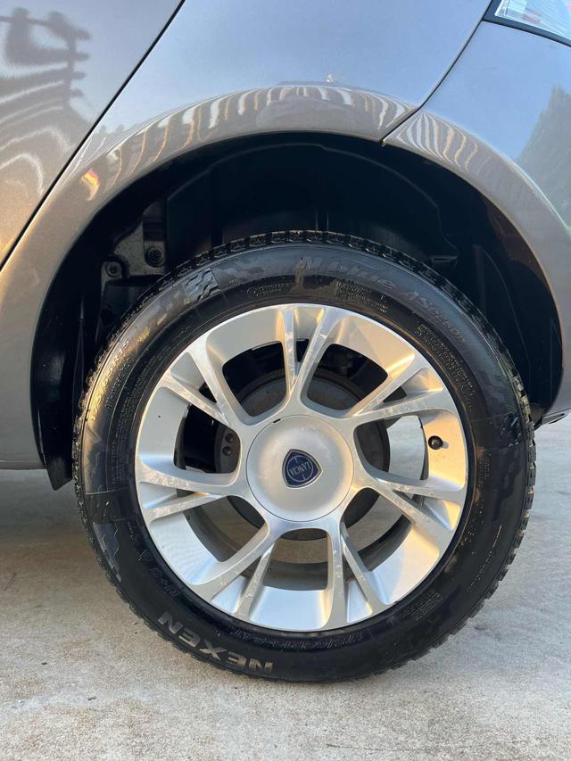 LANCIA Ypsilon usata, con Autoradio