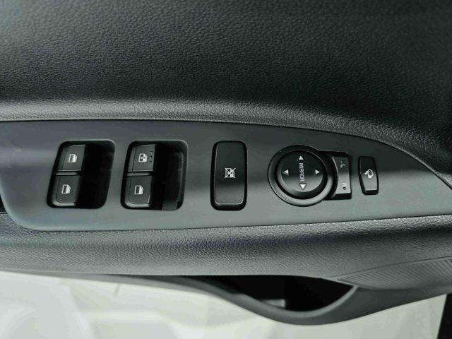 KIA Stonic usata, con Autoradio digitale