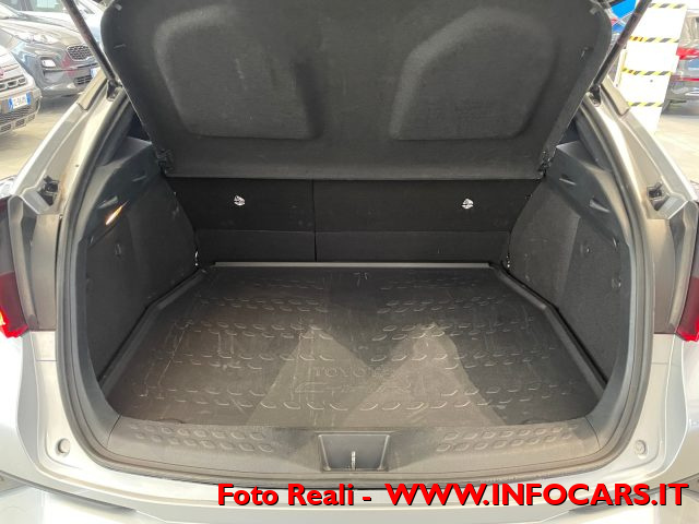 TOYOTA C-HR usata, con USB