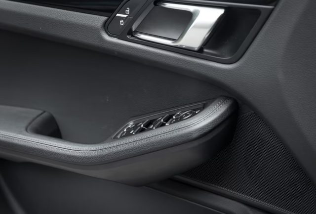 PORSCHE Macan usata, con Luci diurne LED