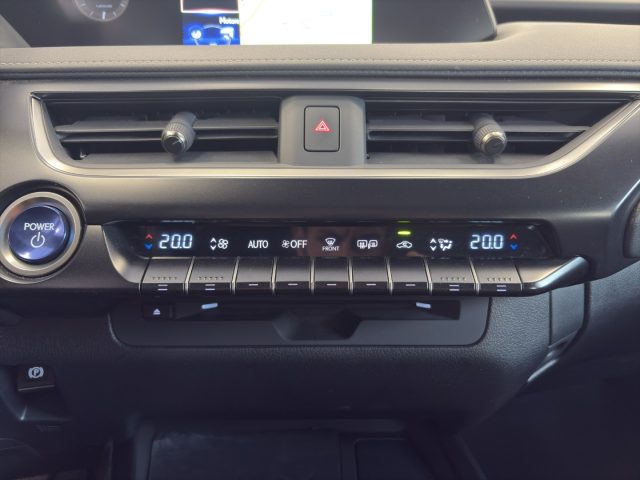 LEXUS UX 250h usata, con Fari LED