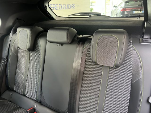 PEUGEOT 2008 usata, con Sensori di parcheggio anteriori