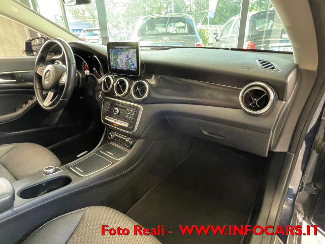 MERCEDES-BENZ CLA 180 usata, con Leve al volante