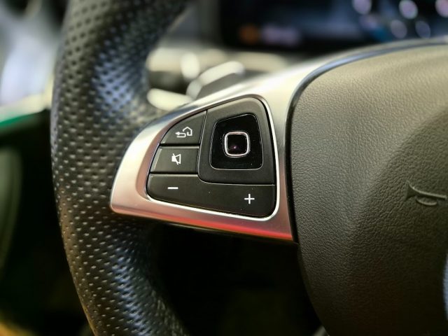 MERCEDES-BENZ E 220 usata, con Sistema di navigazione