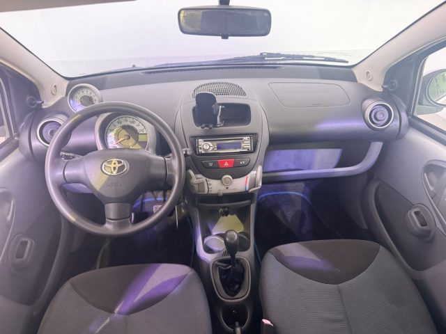 TOYOTA Aygo usata 12