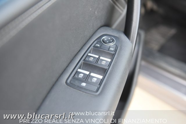 RENAULT Captur usata, con Telecamera per parcheggio assistito