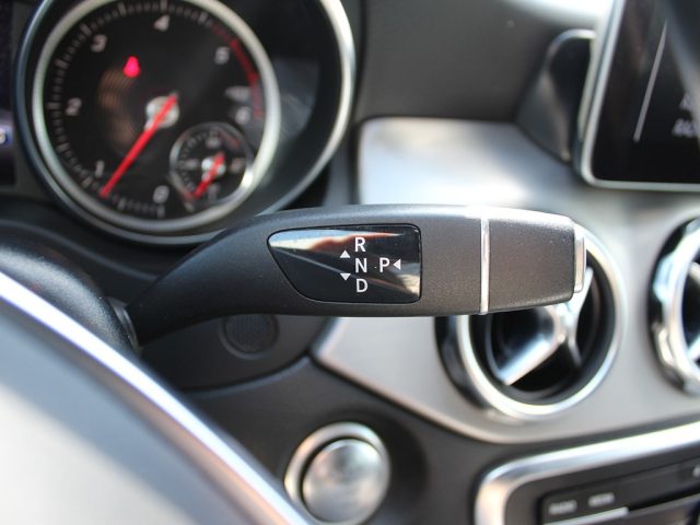 MERCEDES-BENZ GLA 200 usata, con Leve al volante