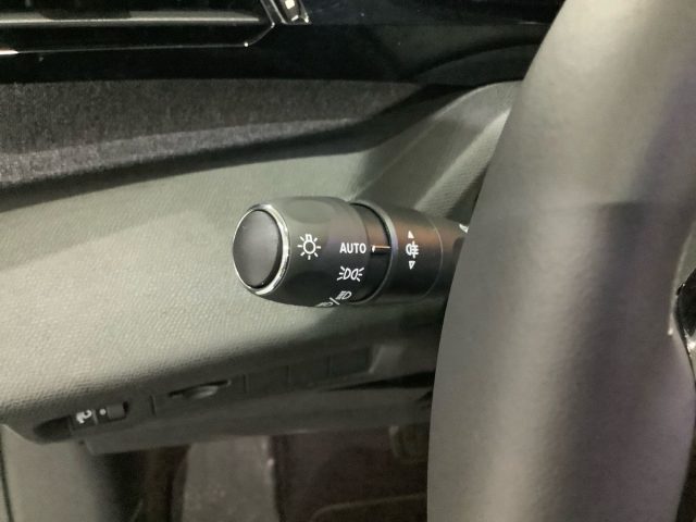 PEUGEOT 408 usata, con Sensori di parcheggio posteriori