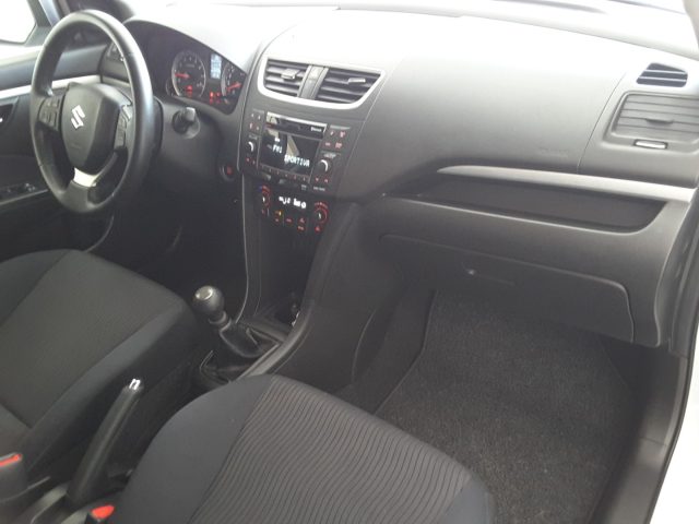 SUZUKI Swift usata, con Controllo automatico clima