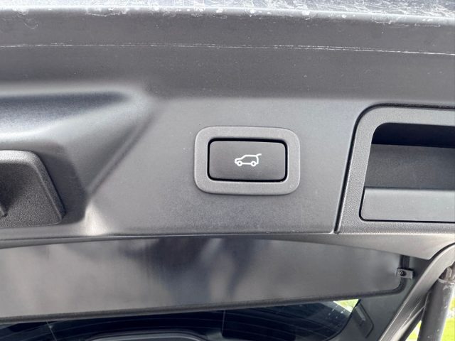 LAND ROVER Range Rover Velar usata, con Portellone posteriore elettrico