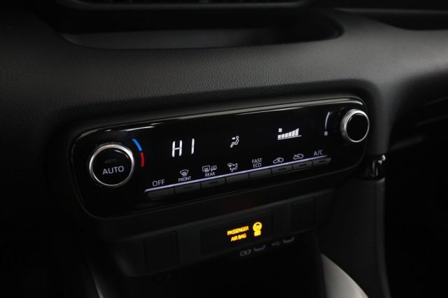 TOYOTA Yaris usata 8