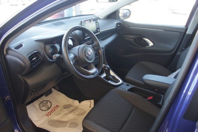 TOYOTA Yaris usata, con Fari LED