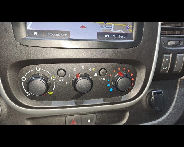 RENAULT Trafic usata 12