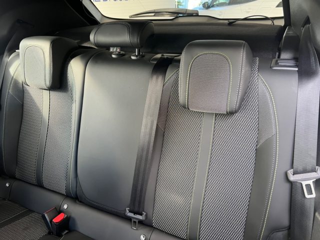 PEUGEOT 2008 usata, con Sensori di parcheggio posteriori