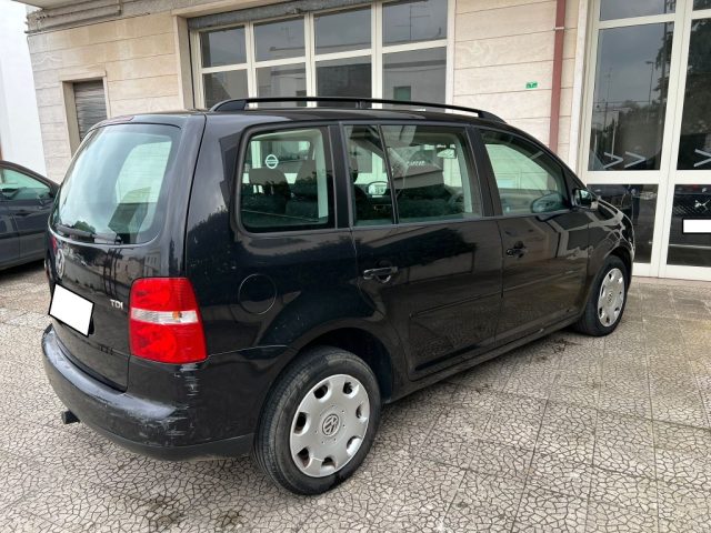 VOLKSWAGEN Touran usata, con Chiusura centralizzata