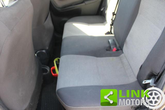 TOYOTA Yaris usata, con USB