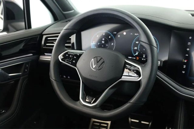 VOLKSWAGEN Touareg usata, con Autoradio