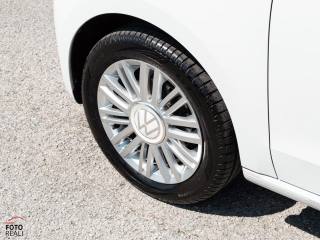 VOLKSWAGEN up! usata, con Luci diurne