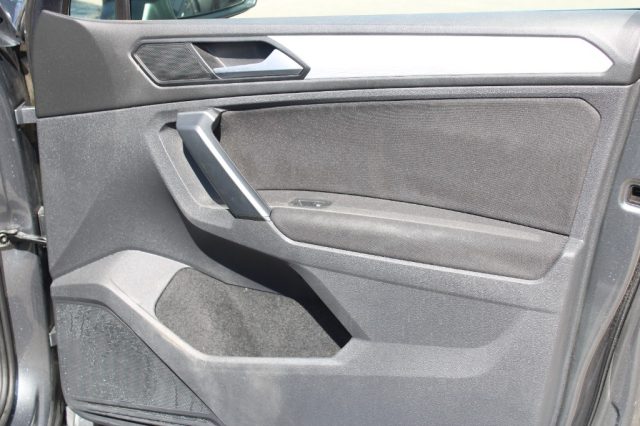 VOLKSWAGEN Tiguan usata, con Leve al volante