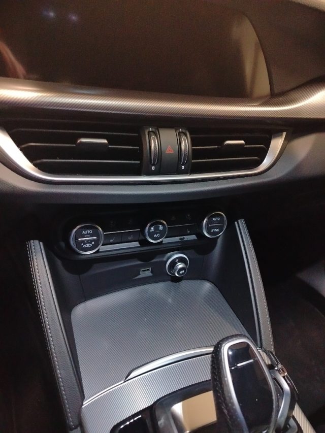 ALFA ROMEO Stelvio usata, con Sensori di parcheggio posteriori