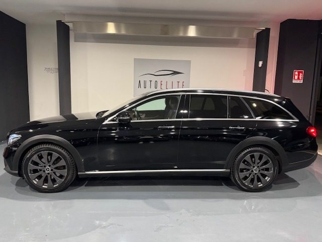 MERCEDES-BENZ E 220 usata, con Cerchi in lega