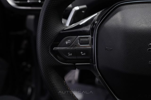 PEUGEOT 3008 usata, con Volante multifunzione