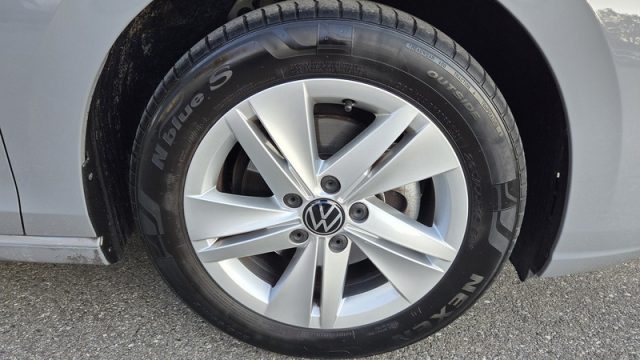 VOLKSWAGEN Golf usata, con Autoradio