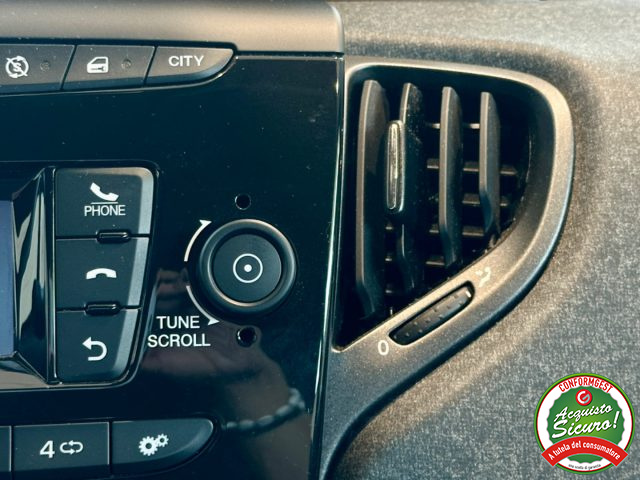 LANCIA Ypsilon usata, con USB