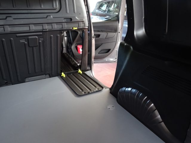 OPEL Combo usata, con Park Distance Control