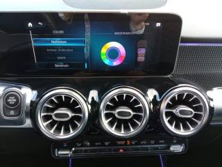 MERCEDES-BENZ GLB 200 usata, con Sistema di navigazione