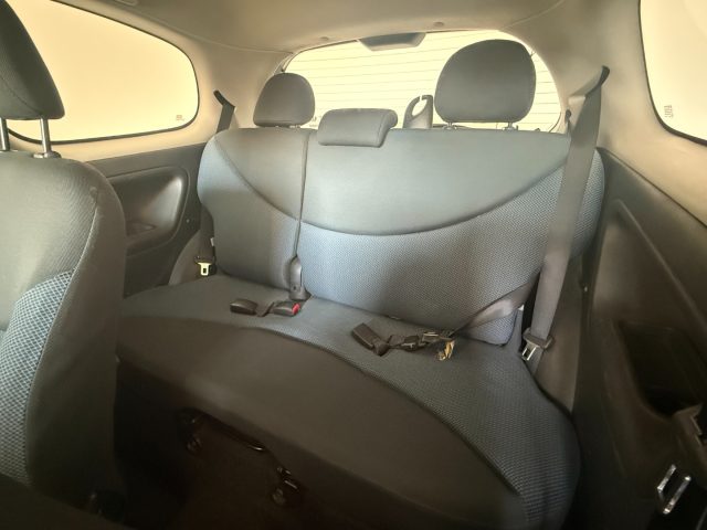 TOYOTA Yaris usata 15