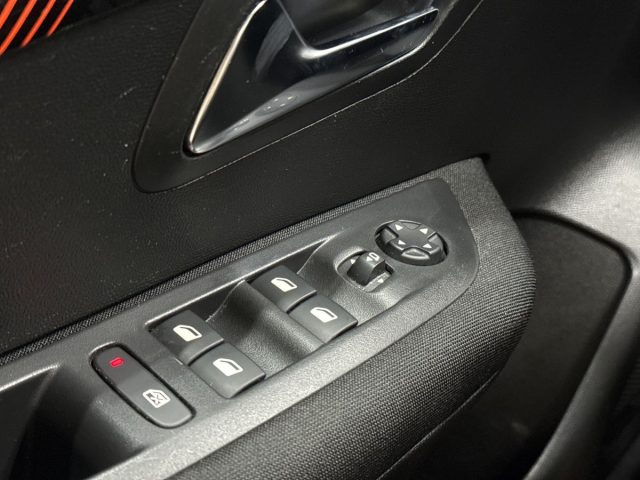 PEUGEOT 208 usata, con Sensore di luce