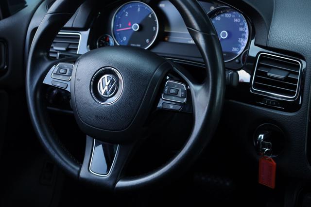 VOLKSWAGEN Touareg usata, con Sensori di parcheggio posteriori