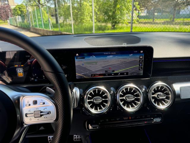 MERCEDES-BENZ GLB 200 usata, con Climatizzatore