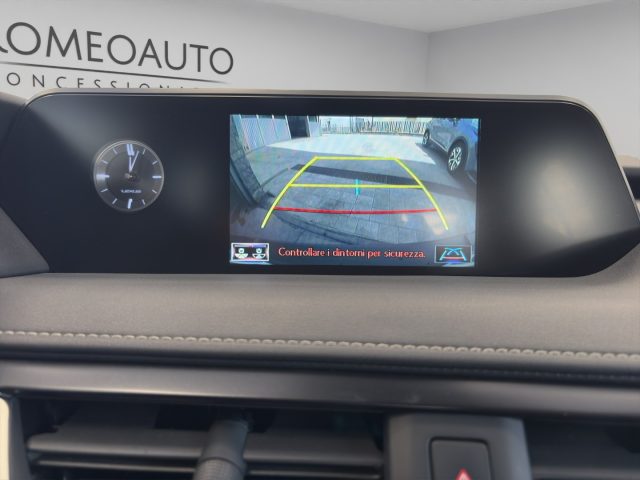 LEXUS UX 250h usata, con Vetri oscurati